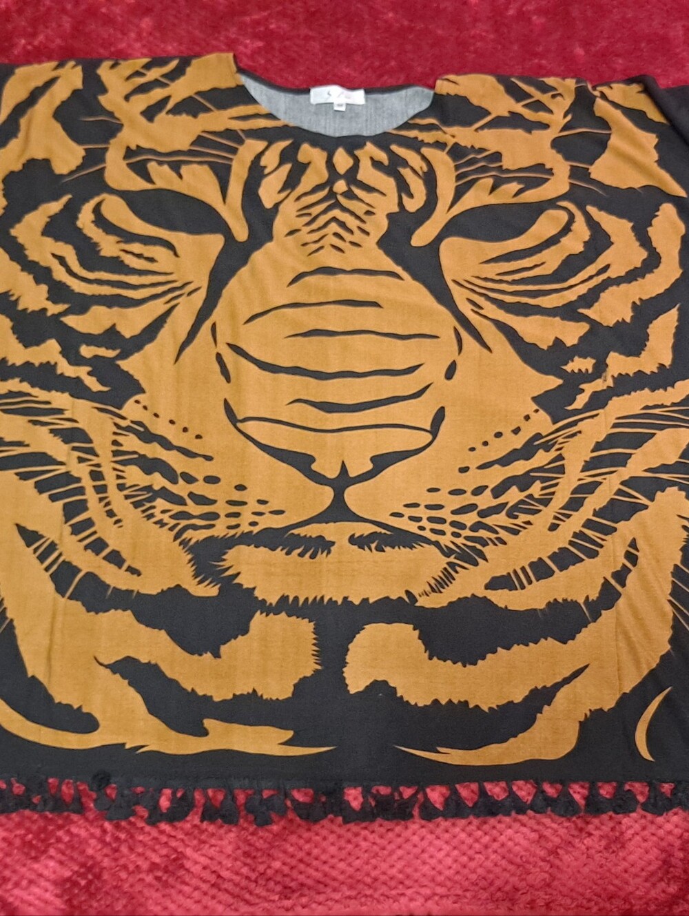 Women's Tiger-Print Scoop Neck Top - Black & Camel